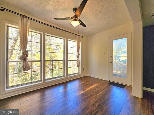 Building Photo - 7660 Willow Point Dr