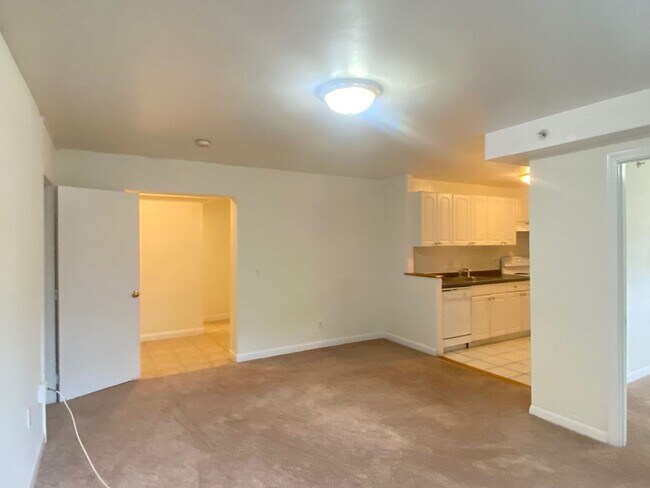 Building Photo - Nice 3 bed in Packards corner