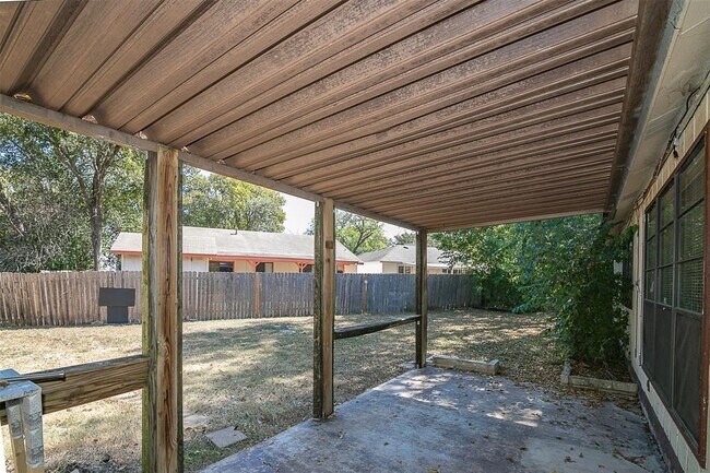 Building Photo - 3302 Gallop Cove