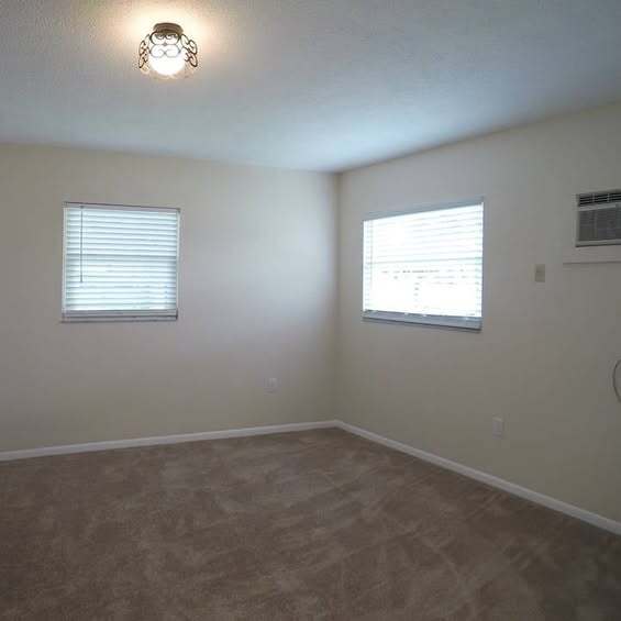 Building Photo - 2447 Baywood Dr W