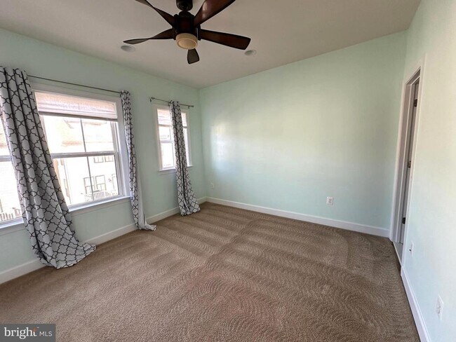 Building Photo - 3697 Ambrose Hills Rd