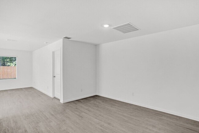 Building Photo - 1009 Macnab Dr