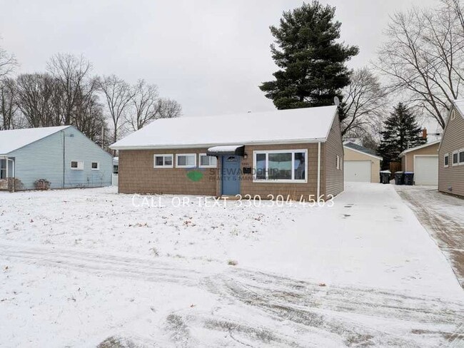 Building Photo - 2881 Archwood Pl