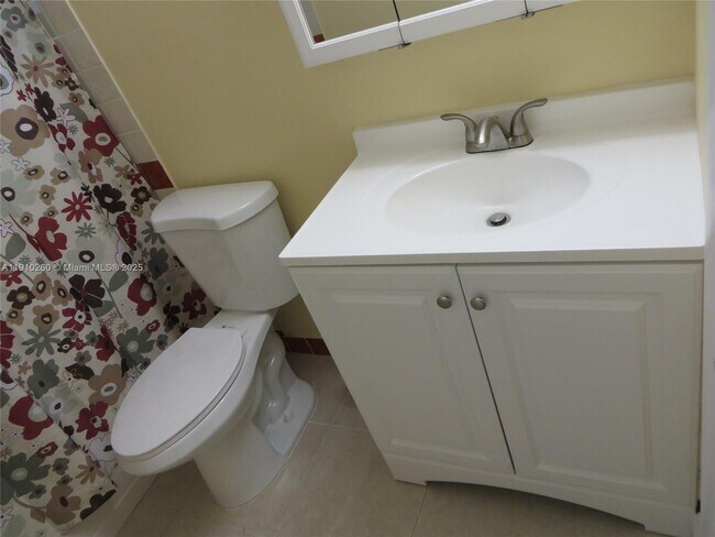 Building Photo - 220 SW 9th Ave