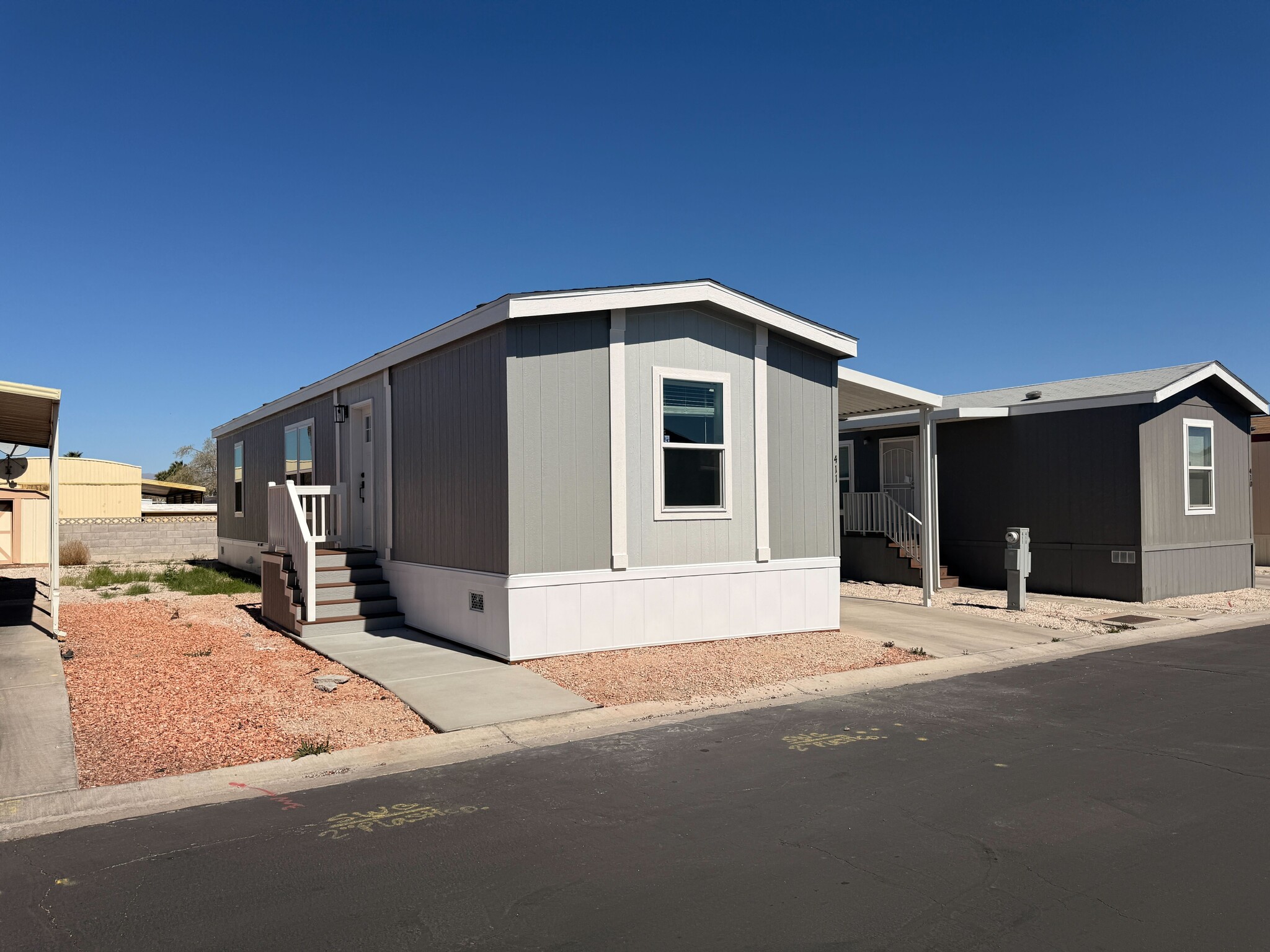 Building Photo - 3601 E Wyoming Ave