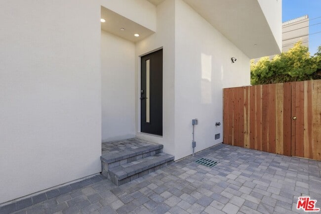 Building Photo - 2837 Redondo Blvd