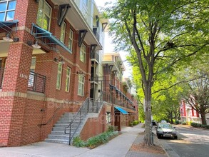 Building Photo - 1101 W 1st St