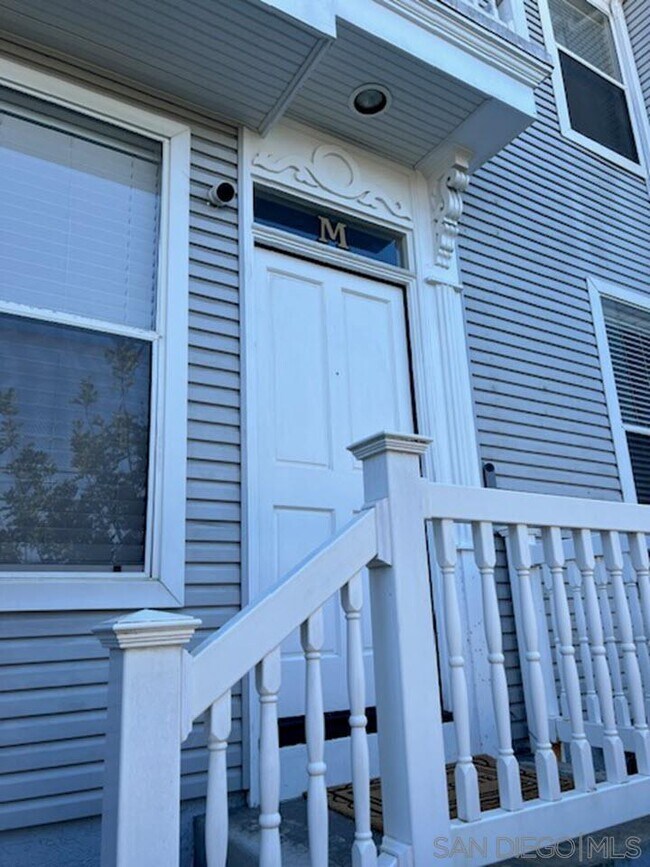 Building Photo - 211 Dahlia Ave
