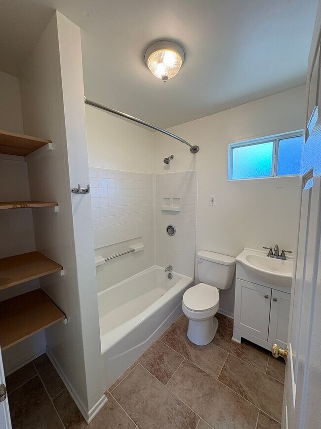 Building Photo - FOR LEASE: 3 Bed / 3 Bath + Family Room Home – Ojai, CA