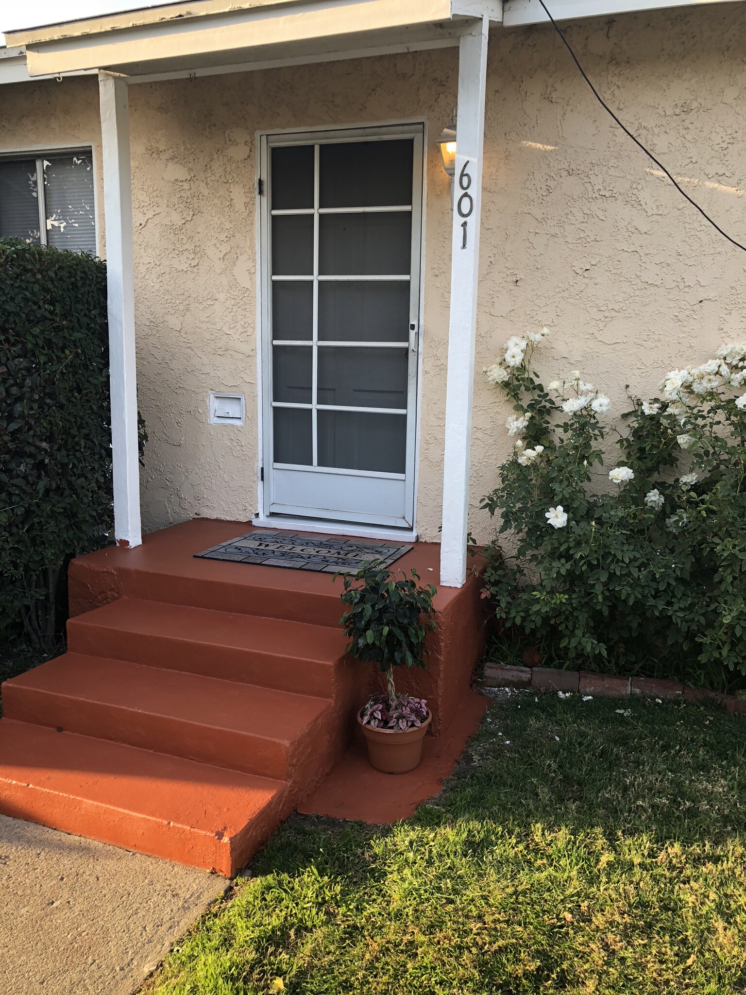 Building Photo - 607 N Rosemary Ln