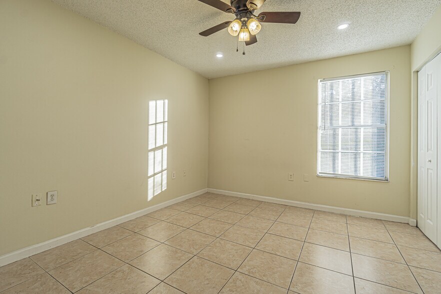 Building Photo - 6218 Oak Cluster Cir