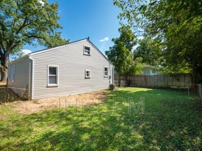 Building Photo - 235 Southard Dr