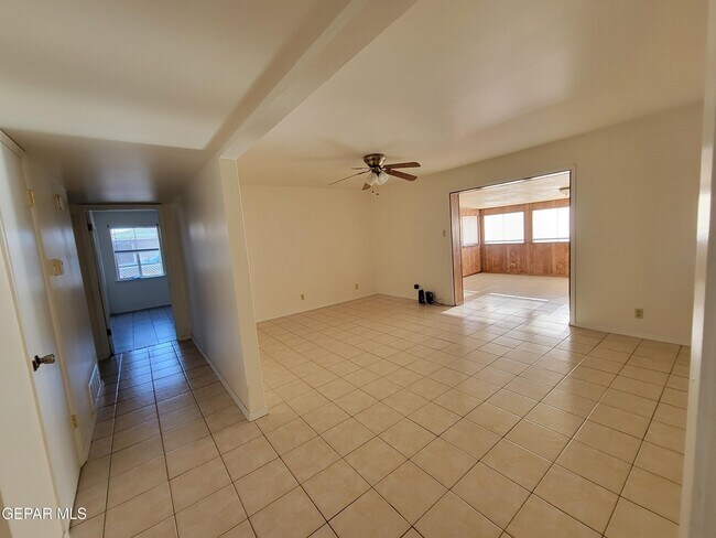 Building Photo - 9513 Fairfax St