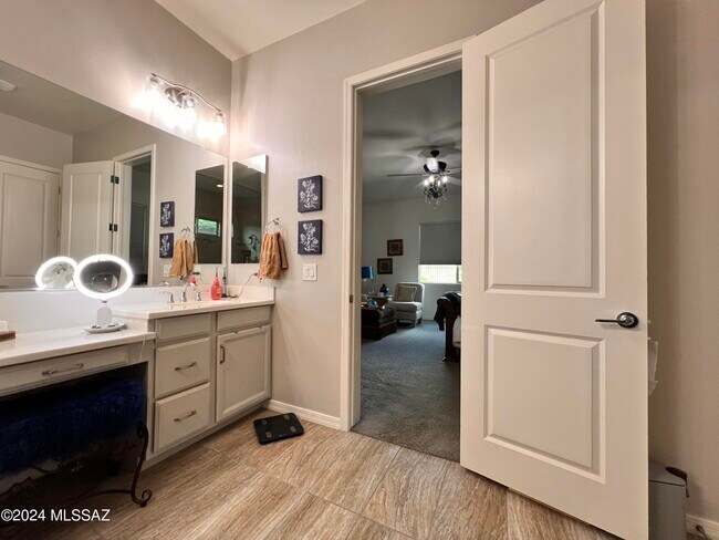 Building Photo - 13289 N Rainbow Cactus Ct