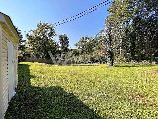 Building Photo - NO STEPS...RANCHER HOME LOCATED IN FOUNTAI...