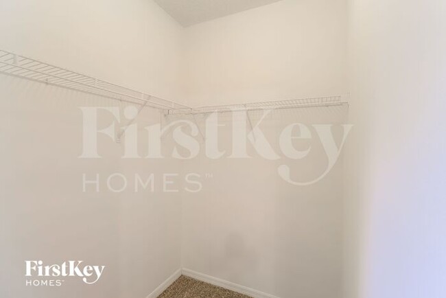 Building Photo - 1225 Schumann Dr