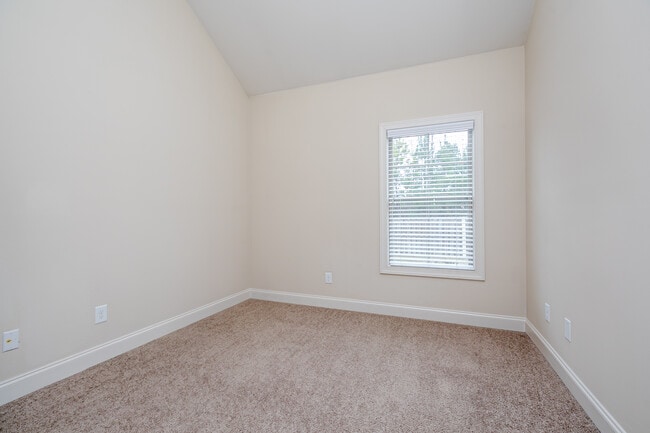 Building Photo - 948 Erika Ln