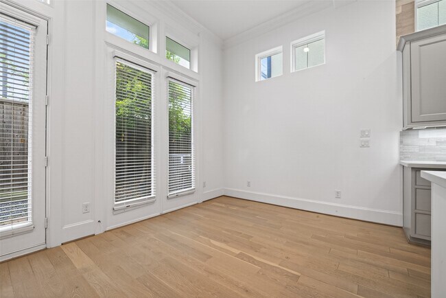 Building Photo - 2713 Kinsley Oaks Dr