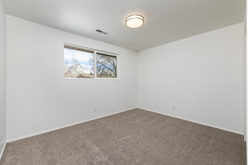 Building Photo - 1069 S 80 E