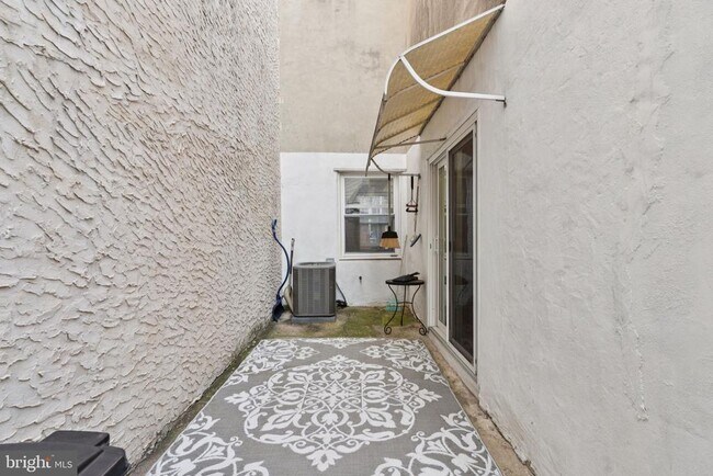 Building Photo - 760 S Sheridan St