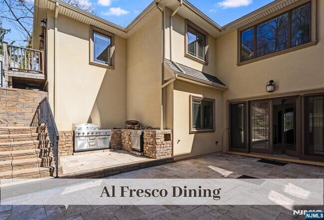 Building Photo - 230 Hillcrest Rd