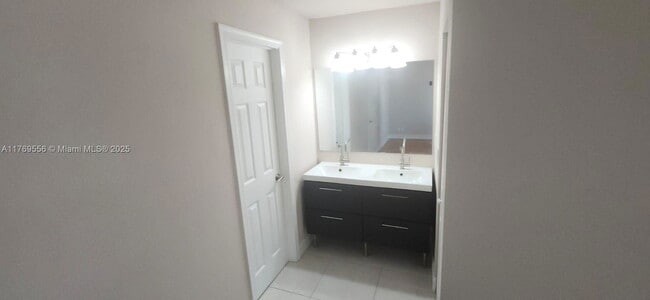 Building Photo - 765 Crystal Lake Dr