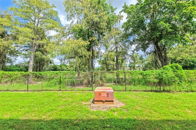 Building Photo - 7825 Fairview Dr