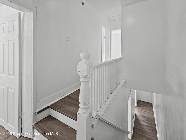 Building Photo - 907 Green Ridge St