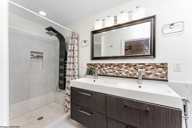 Building Photo - 670 Killarney Dr