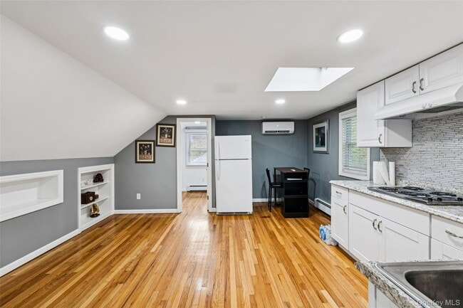 Building Photo - 24 Waterside Ave