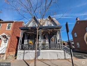 Building Photo - 115 Chambersburg St
