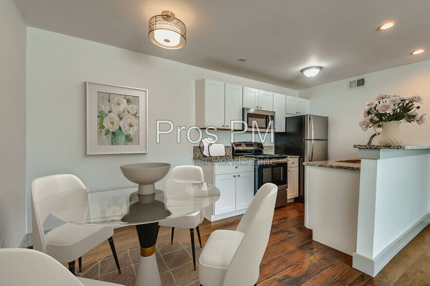 Building Photo - 4633 Fairmount St