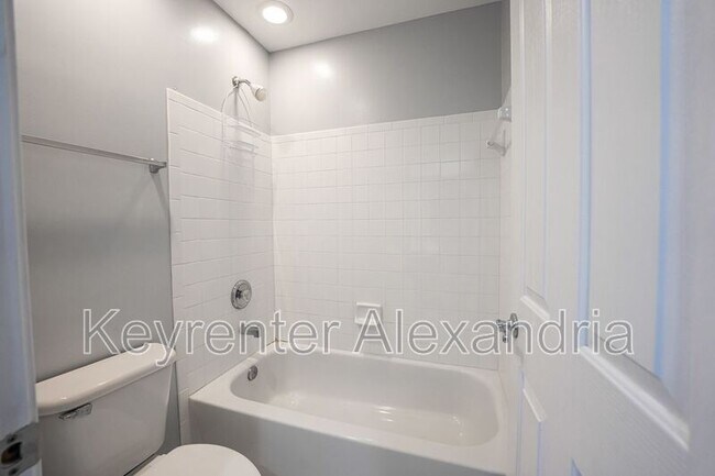 Building Photo - 13568 Heritage Farms Dr