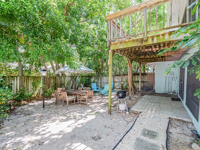 Building Photo - 925 Coquina Ln