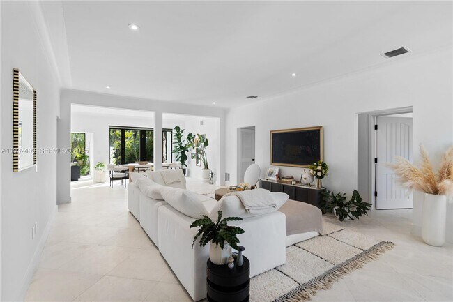 Building Photo - 2489 Meridian Ave