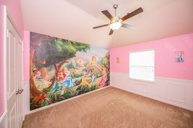 Building Photo - 3019 Lake Dr