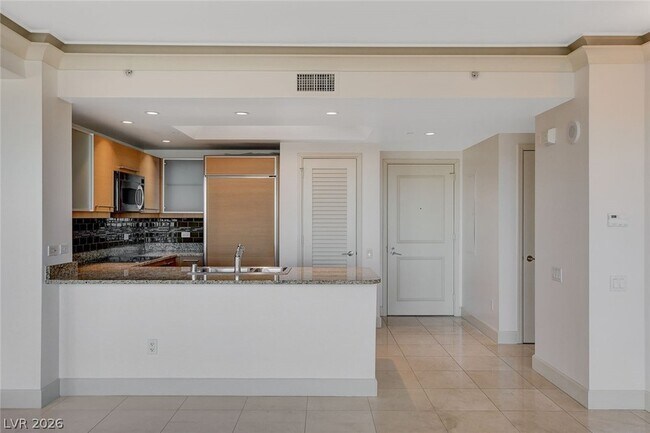 Building Photo - 322 E Karen Ave