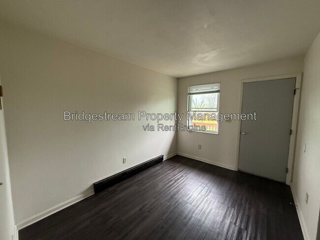 Building Photo - 1299 Sanlor Ave