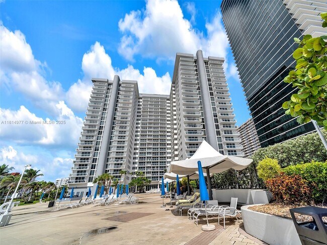Building Photo - 2030 S Ocean Dr