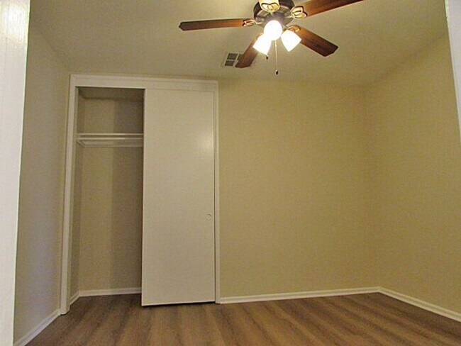 Building Photo - 4BR/2BA house with fenced backyard in South Redlands