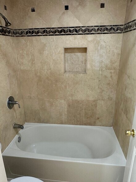 Building Photo - 40068 Milkwood Ln
