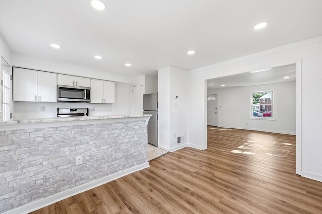 Building Photo - MOVE IN READY!! Freshly Updated 3-Bedroom Home for Rent