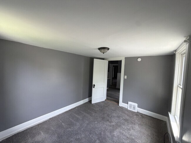 Building Photo - 3552 E 138th St