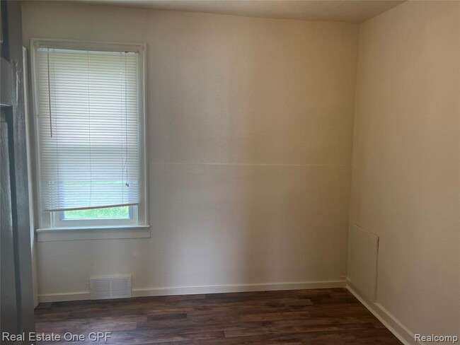 Building Photo - 8242 Maxwell Ave