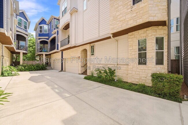 Building Photo - 1204 W 16th St