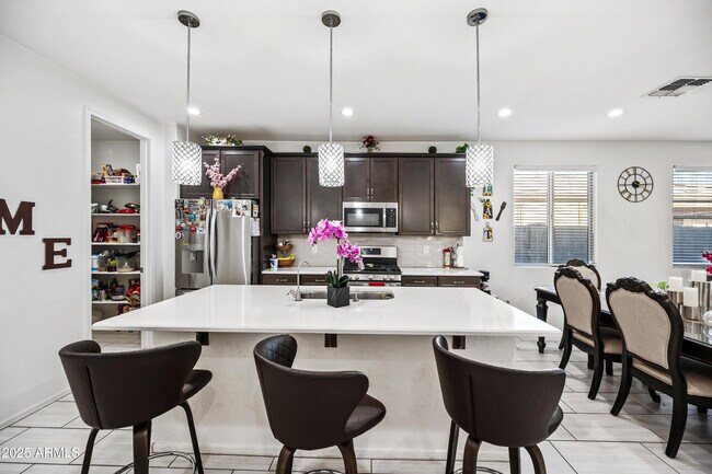 Building Photo - 10829 W Hadley St