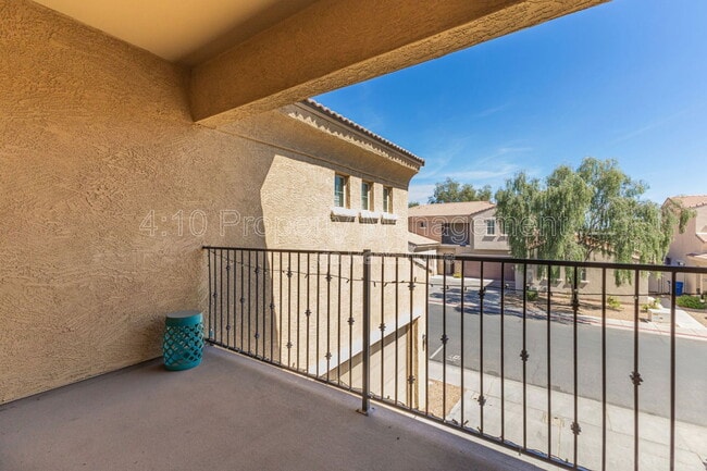 Building Photo - 1367 S Country Club Dr