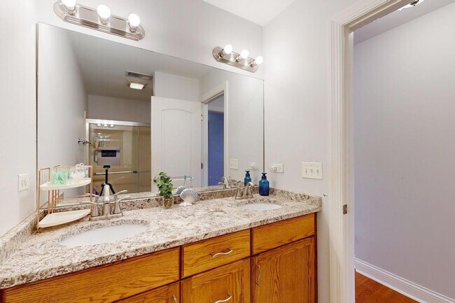 Building Photo - 331 Mary Belle Cir