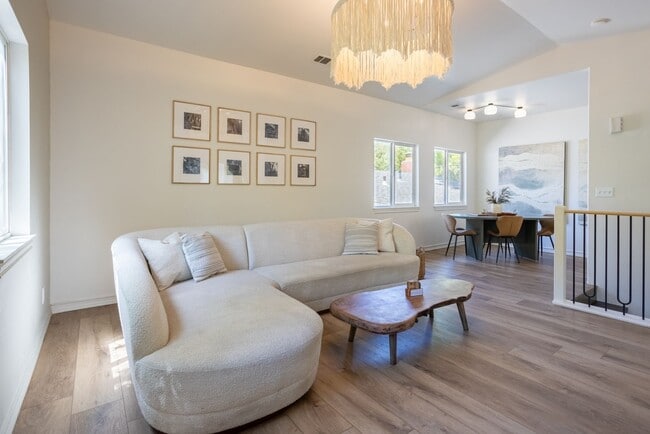 Building Photo - Ultra Unique Chico Tree House in The Avenues