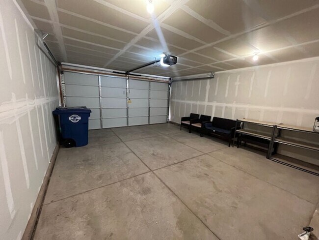 Building Photo - Long Valley Gem! $500 Move in Credit in December!